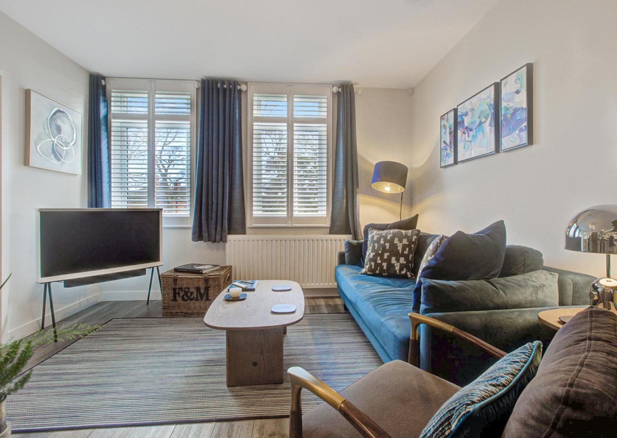 Stylish, Business Traveller Friendly Apartment, With Free Parking And Netflix فارنبورو المظهر الخارجي الصورة