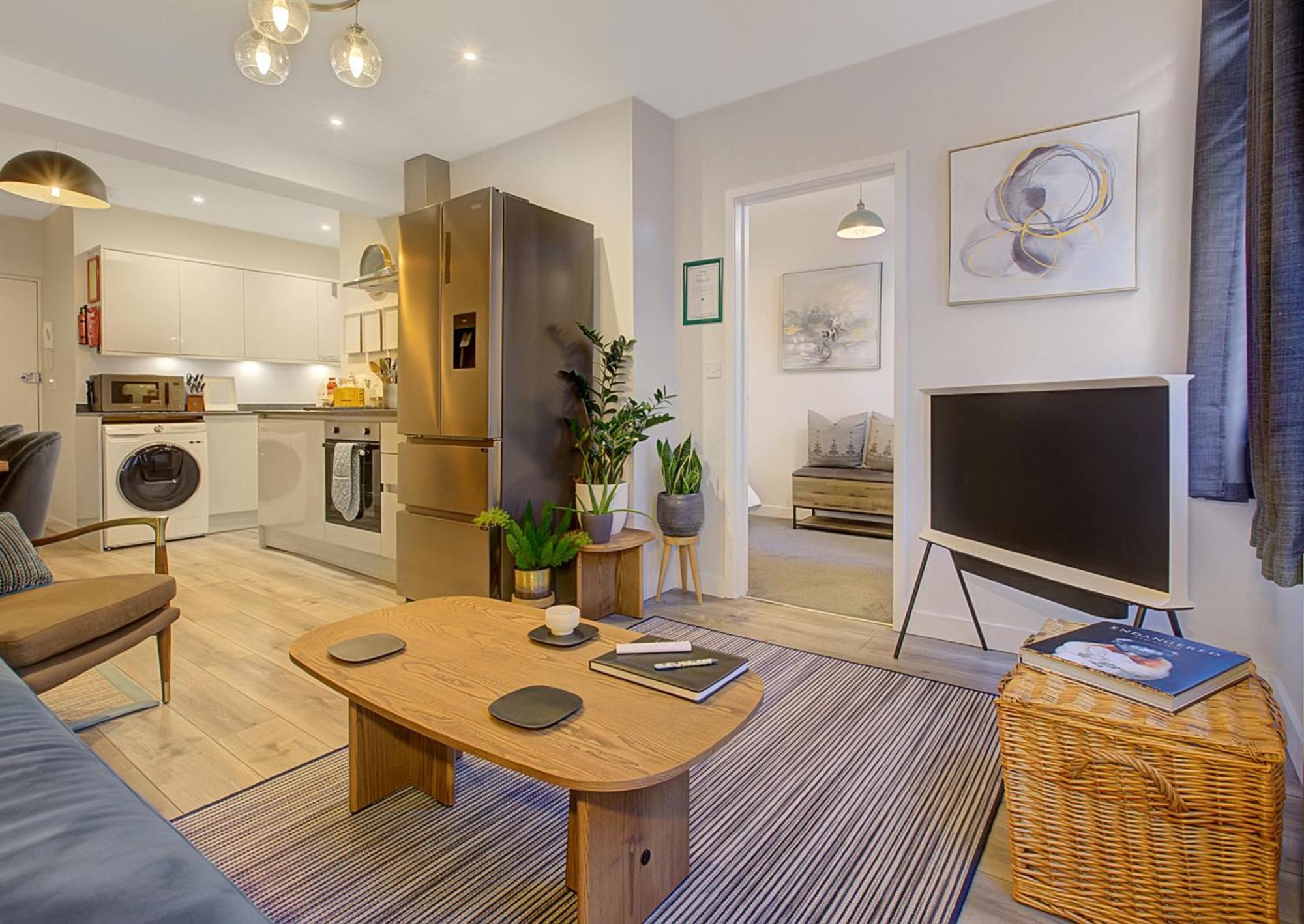 Stylish, Business Traveller Friendly Apartment, With Free Parking And Netflix فارنبورو المظهر الخارجي الصورة